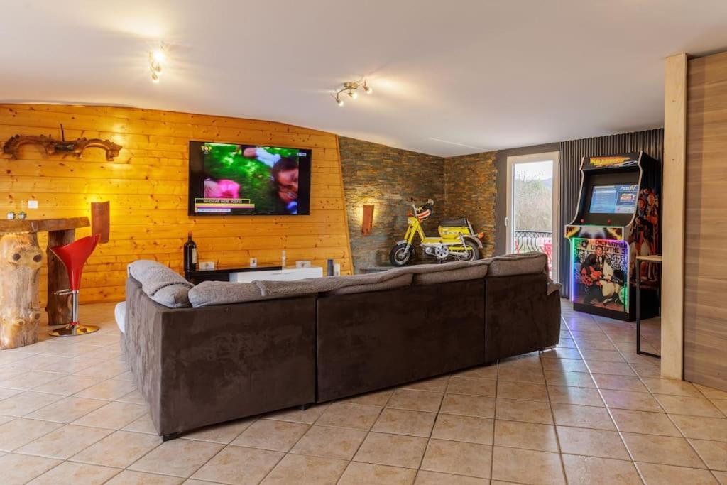 Le Garage Villa Lorp-Sentaraille Exteriör bild